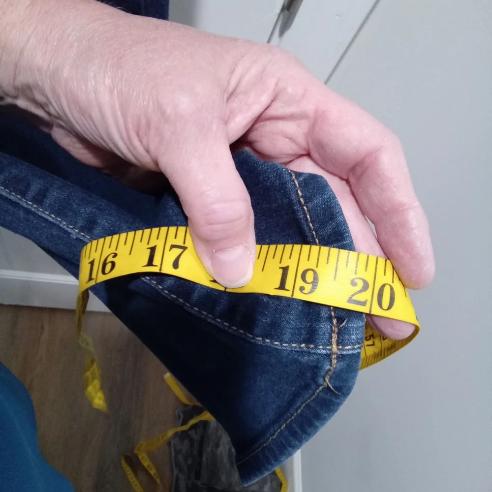 Chaps Plus Size Size 14 Classic Denim Capris Blue Jeans 20" Inseam - Picture 6 of 11